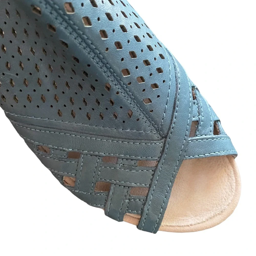 Earth Pisa Galli Dusty Lake Blue Leather Wedge Sandals - Size 7.5